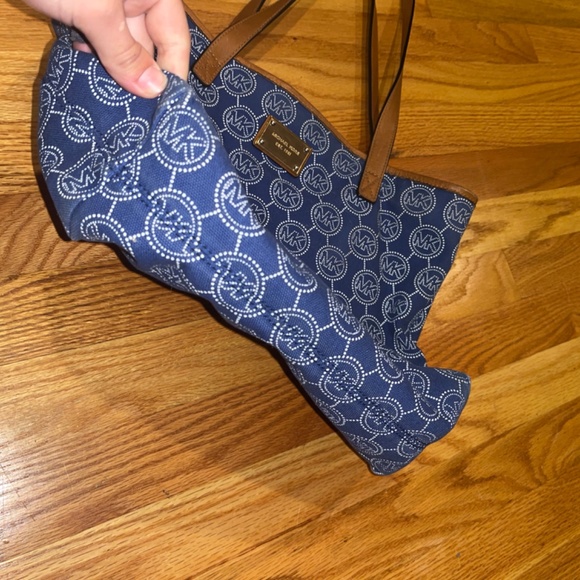 Michael Kors Tote Bag - Picture 6 of 7